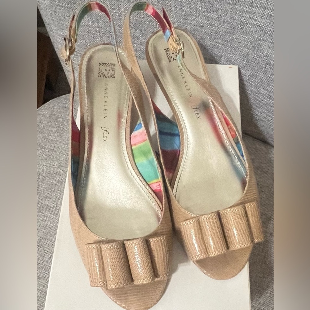 Anne Klein pumps. Size 10